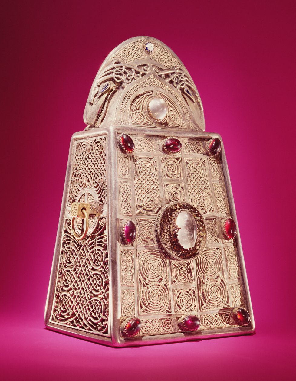 A Szent Patrik harang szentélye, Armaghból, Írországból, 1100 körül (bronz ezüst és arany filigrán kristállyal és üveggel) (lásd még: 344384) alkotó: Celtic