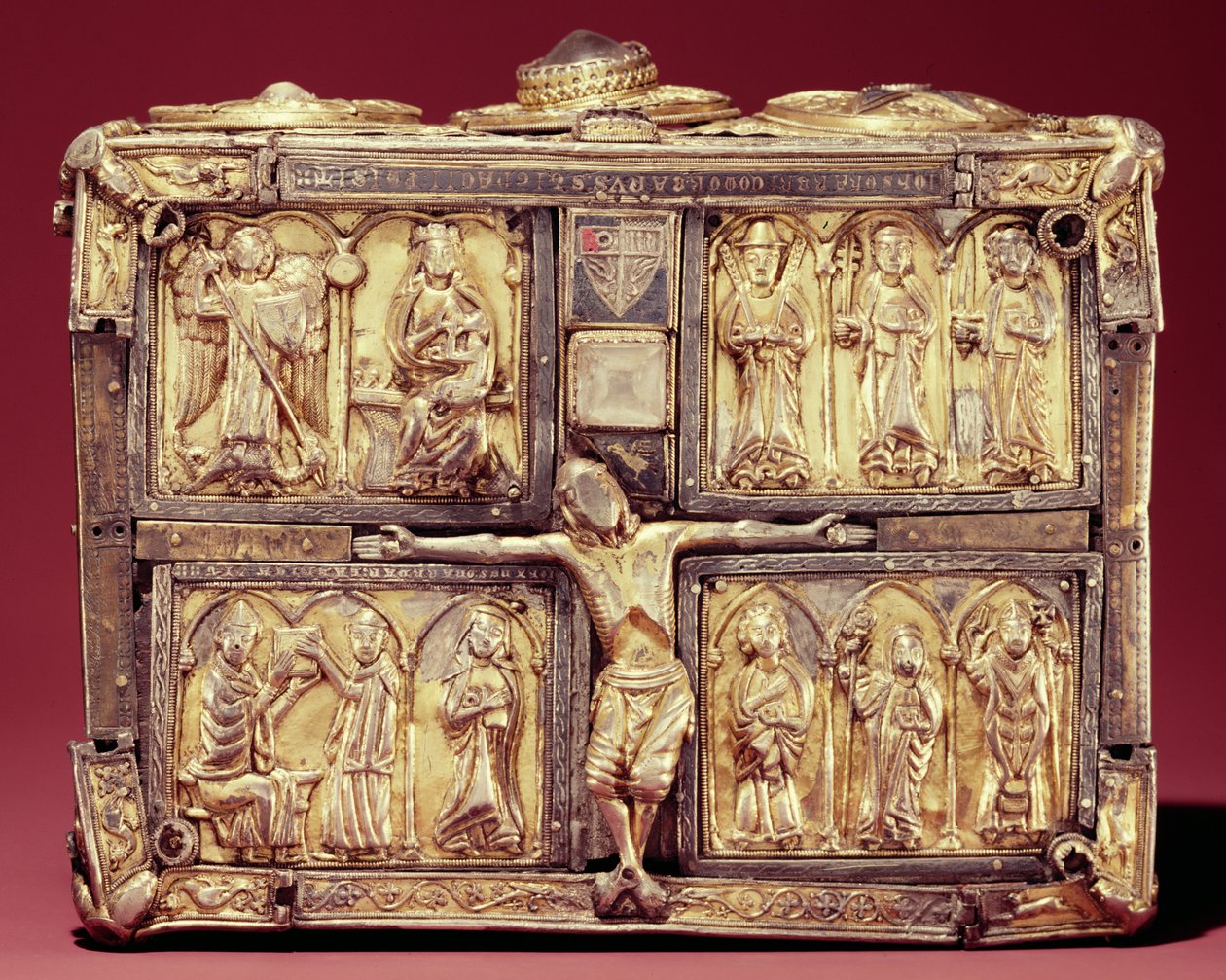 A Domnach Airgid könyvszentély teteje, Clones, Monaghan megye, 8. század, átalakítva 1350 körül (ónozott bronz és ezüst-aranyozott lemezekkel borított tiszafa). alkotó: Celtic