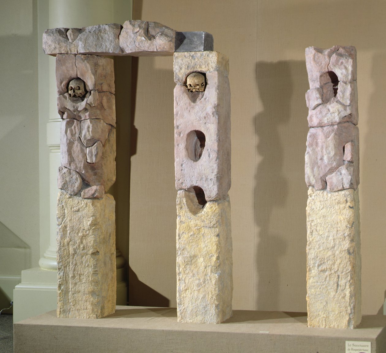 Portico (kő) alkotó: Celtic