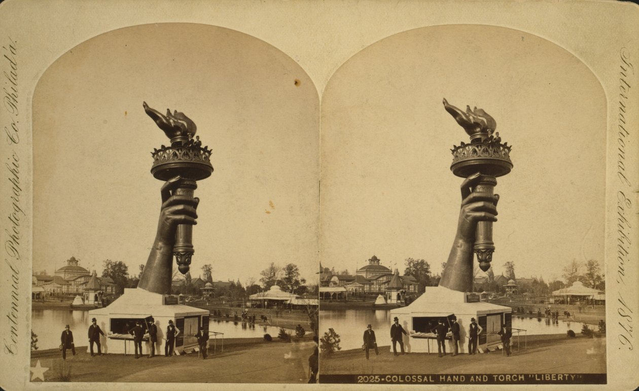 Kolosszális kéz és fáklya "Liberty" a Philadelphia Centennial Exhibition 1876-os kiállításán alkotó: Centennial Photographic Co.