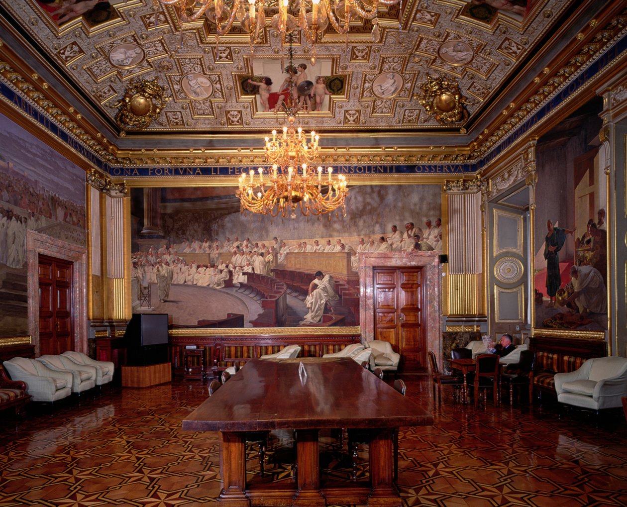 A Sala Maccari Maccari szoba aranyozott stukkókkal és római történelem jeleneteivel gazdagon díszített, római szenátust ábrázoló tábla részlete, 1882-88 fotó alkotó: Cesare Maccari