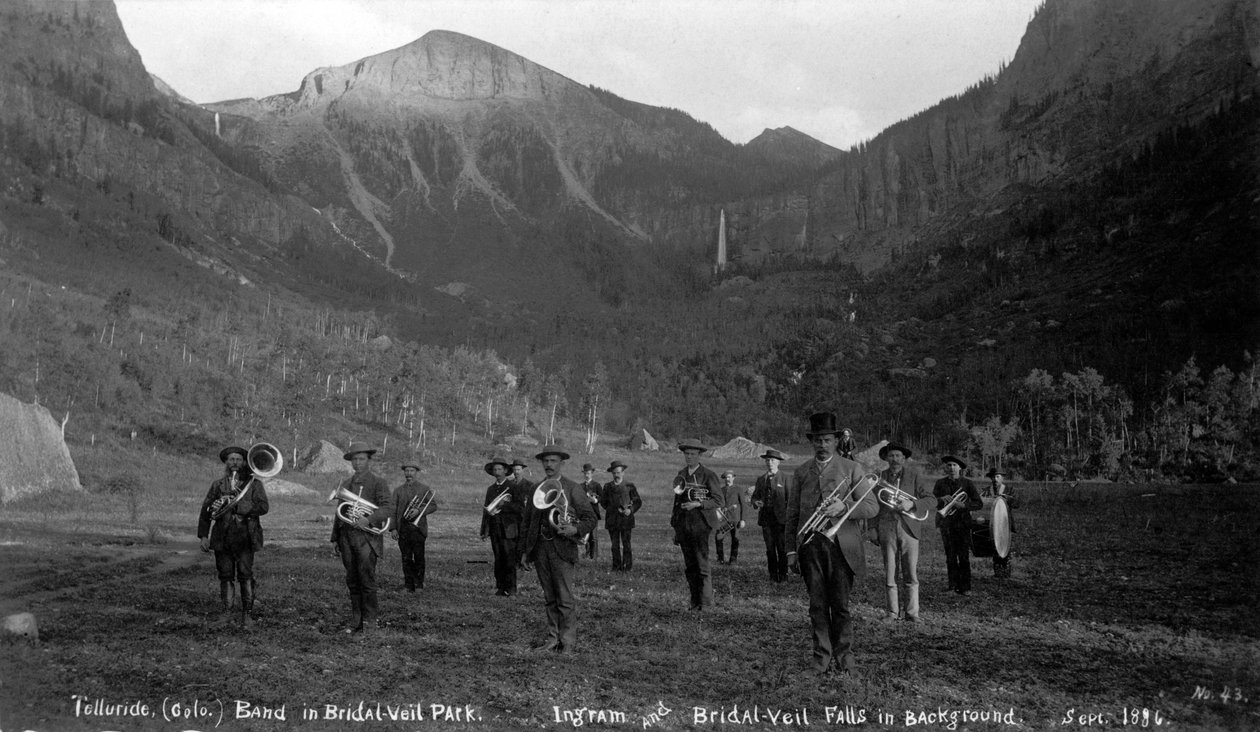 Telluride zenekar a Bridal Veil Parkban, Ingram és Bridal Veil Fallsban, 1886 (bw fotó) alkotó: Charles Goodman