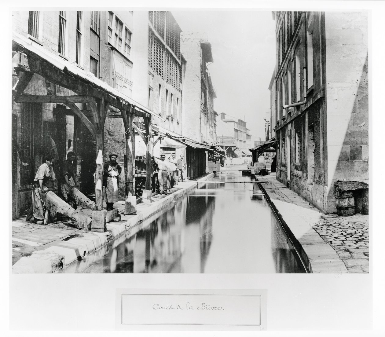 A párizsi Bievre pályája bőrművesekkel, 1858-78 alkotó: Charles Marville