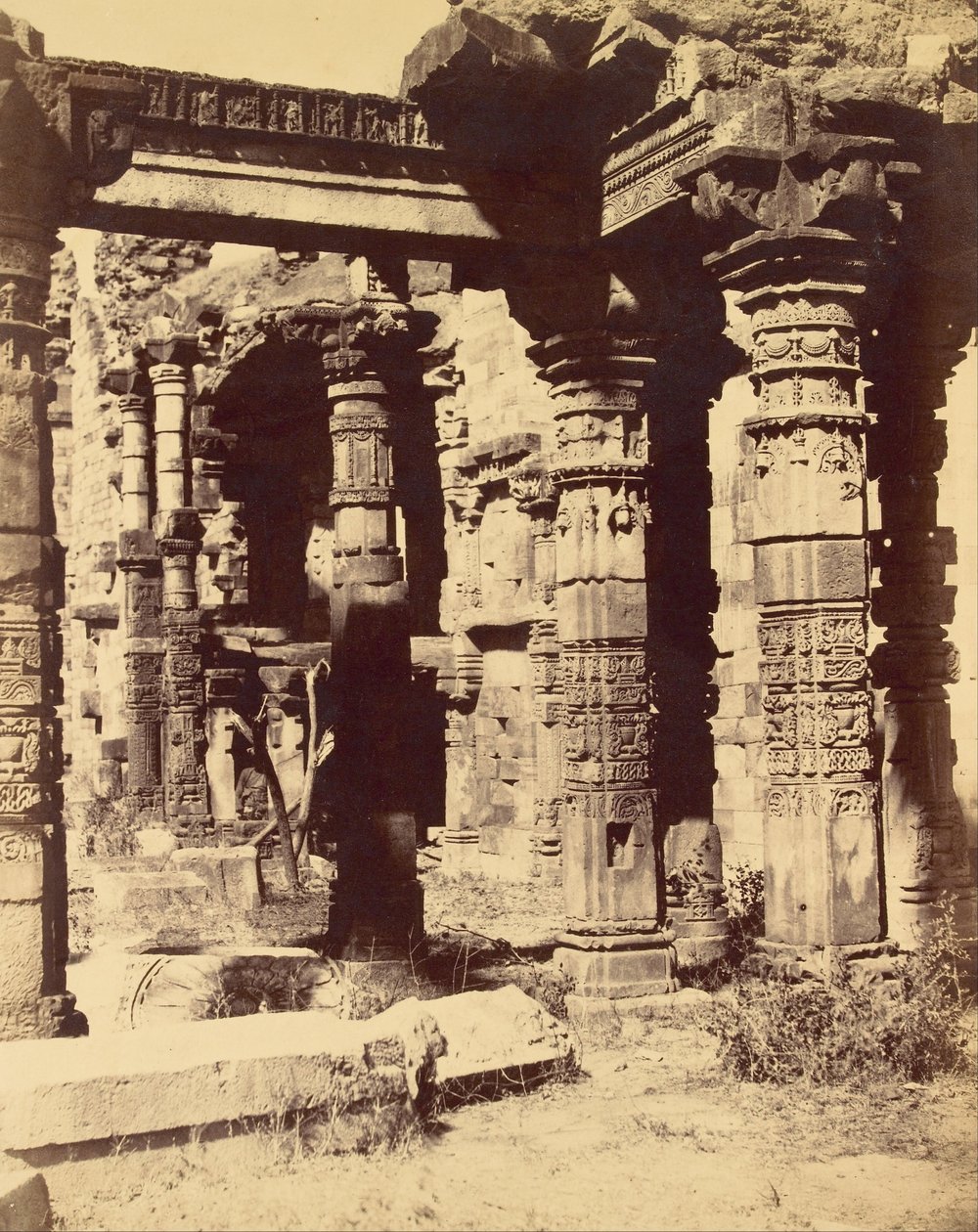 A hindu templom külseje Kootubban alkotó: Charles Moravia