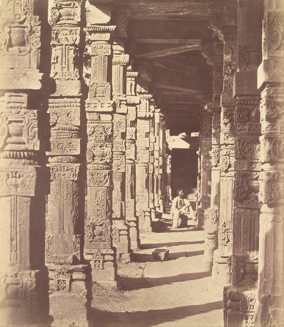 A hindu templom belseje Kootubban alkotó: Charles Moravia