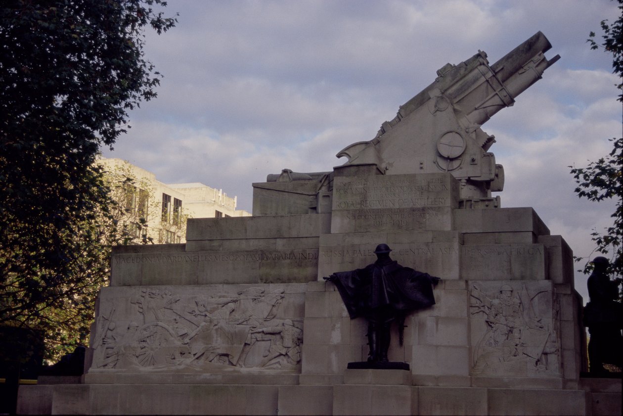 A Királyi Tüzérség emlékművének oldalnézetéből 1914-18, 1925 (bronz és portlandkő) alkotó: Charles Sergeant Jagger