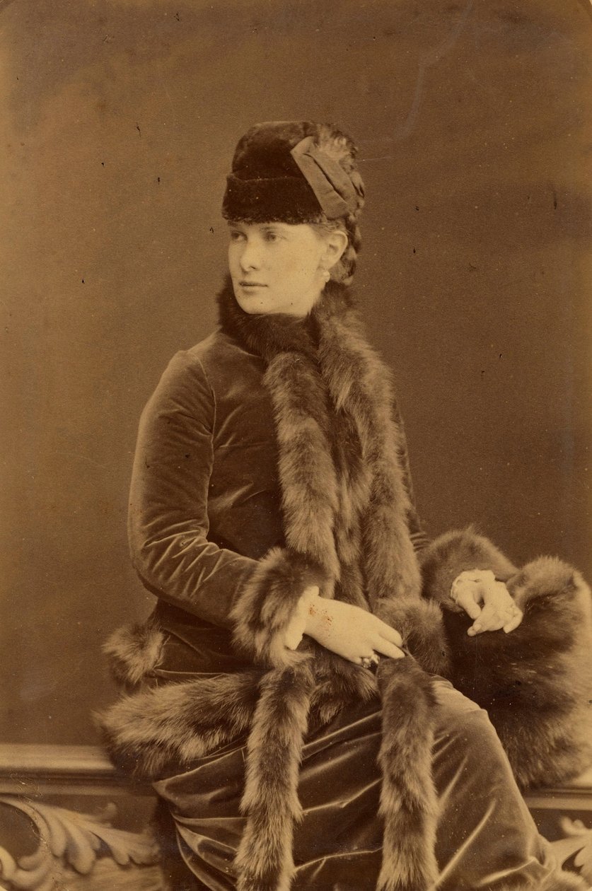 Marie Pavlovna Romanova – Mária Pavlovna orosz nagyhercegnő (1854-1920), szerző: Bergamasco, Charles (Karl) (1830-1896). Albumin Photo, c. 1880. Orosz Állami Film- és Fotóarchívum, Krasznogorszk alkotó: Charles Bergamasco