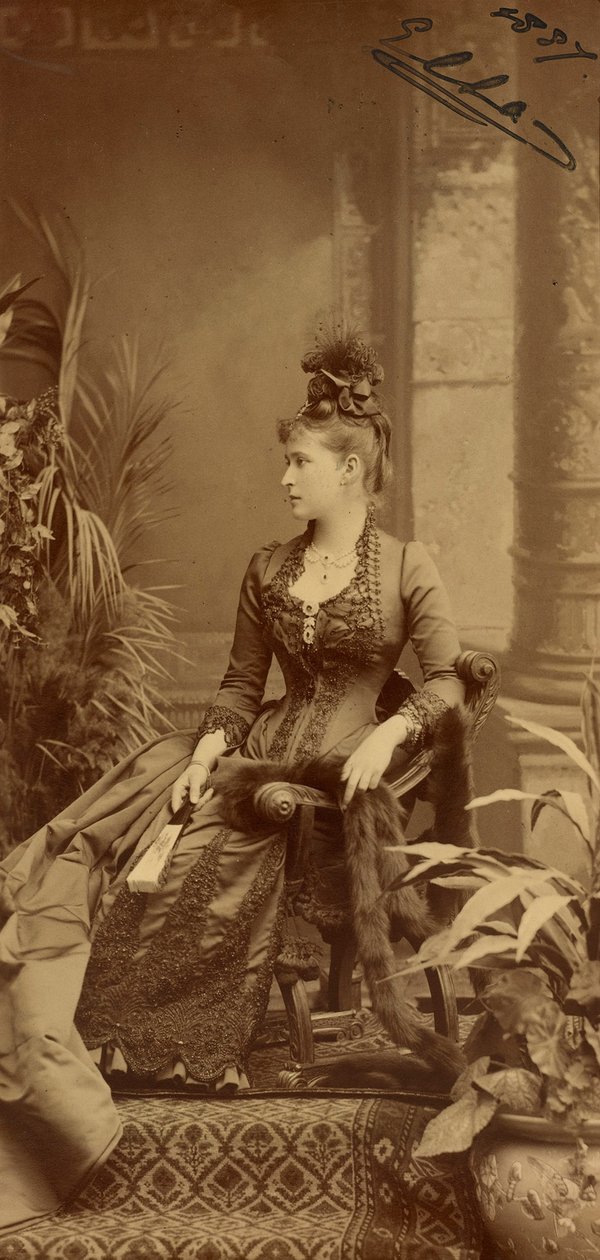 Erzsébet Fiodorovna de Russie (Elisabeth de Hesse Darmstadt) (1864-1918) - Erzsébet Fjodorovna nagyhercegnő (1864-1918), Erzsébet hesseni és rajnai hercegnő portréja, Bergamasco, Károly (Karl) (1830-18) portréja. Ezüst zselatin fotózás alkotó: Charles Bergamasco
