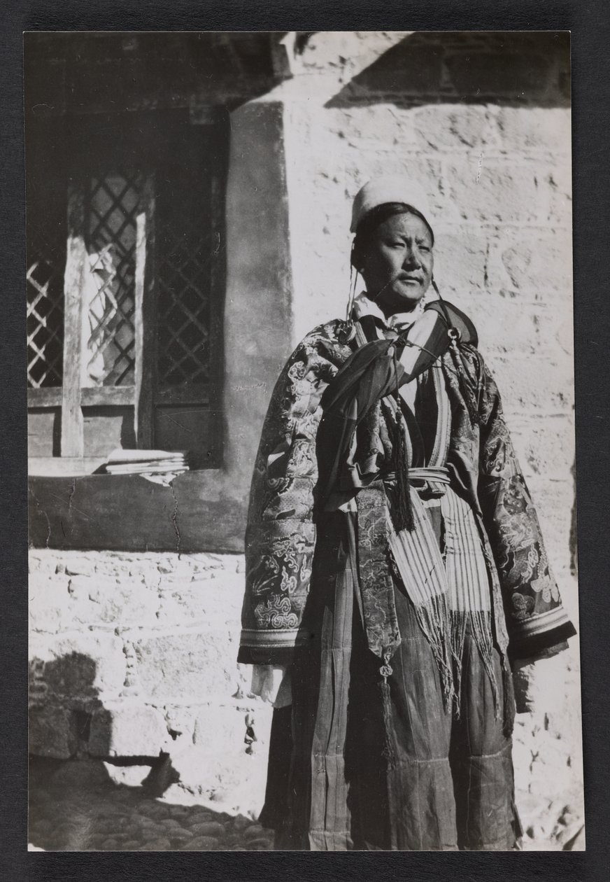 Kisebb világi tisztviselő ünnepi öltözetben. alkotó: Charles Alfred Bell