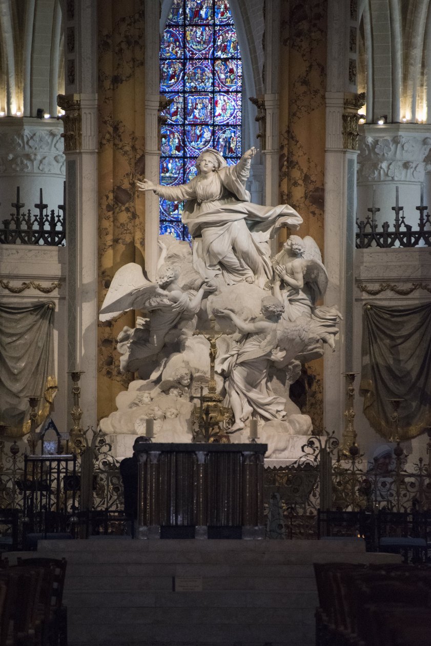 Belső kilátás a Chartres-i katedrálisra, a Mesteroltárra (Charles Antoine Bridan Nagyboldogasszony szobra alkotó: Charles Antoine Bridan