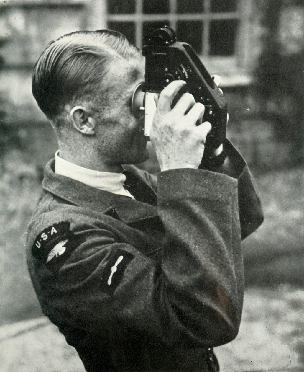 Repülőgép navigációt tanult a második világháború alatt, 1941. alkotó: Charles Brown
