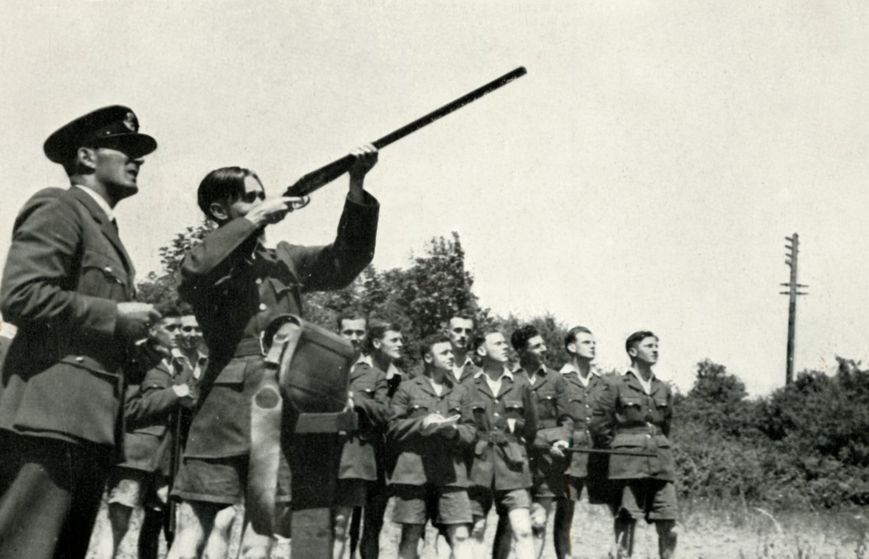 A RAF-személyzet fegyverrel lőni tanult a második világháború alatt, 1941. alkotó: Charles Brown
