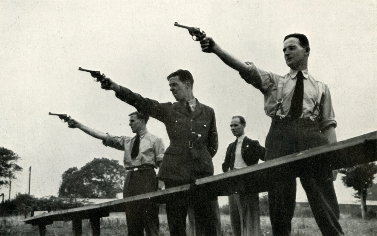 Revolvergyakorlat az Alapfokú Repülőképző Iskolában, 1941. alkotó: Charles Brown