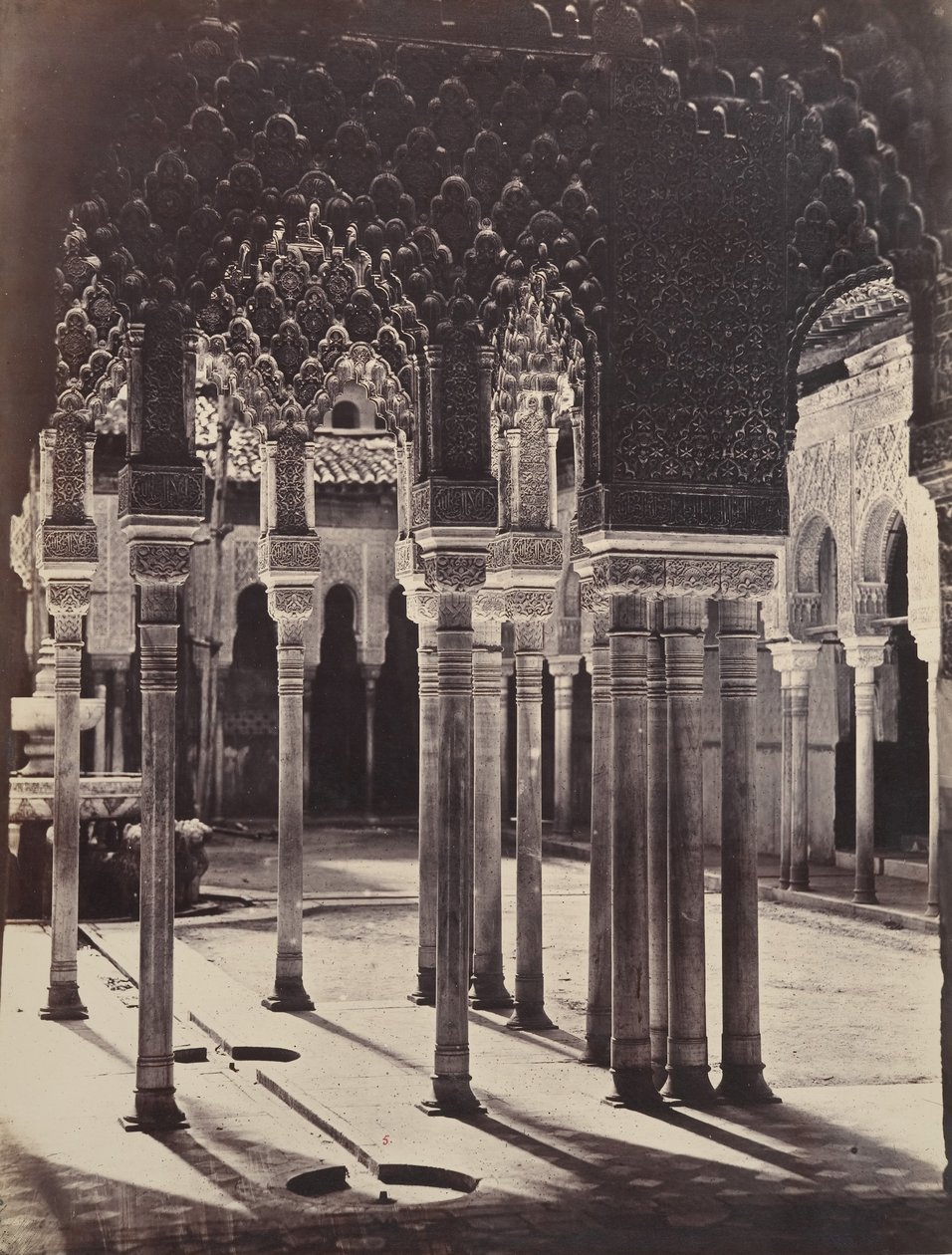 [The Lion Court at the Alhambra, Beeath of the Portico Temple], 1862. alkotó: Charles Clifford
