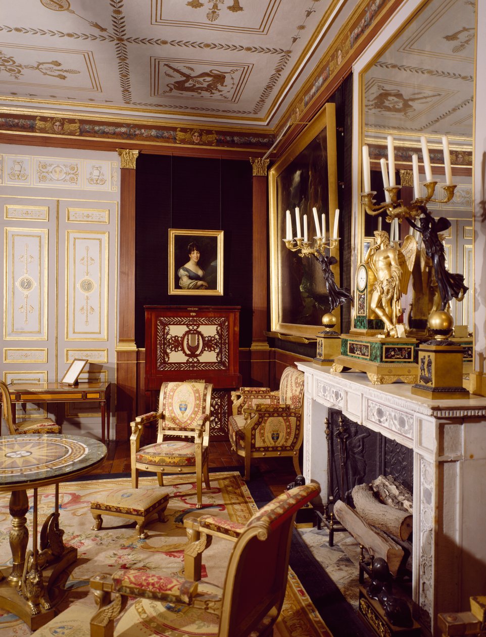 A látogatók szalonja és Hortense királynő bal oldali portréja, a Chateau de Malmaison in Rueil-Malmaison, Pierre-Francois-Leonard Fontaine és Charles Percier építészek, Franciaország alkotó: Charles and Fontaine Pierre Percier