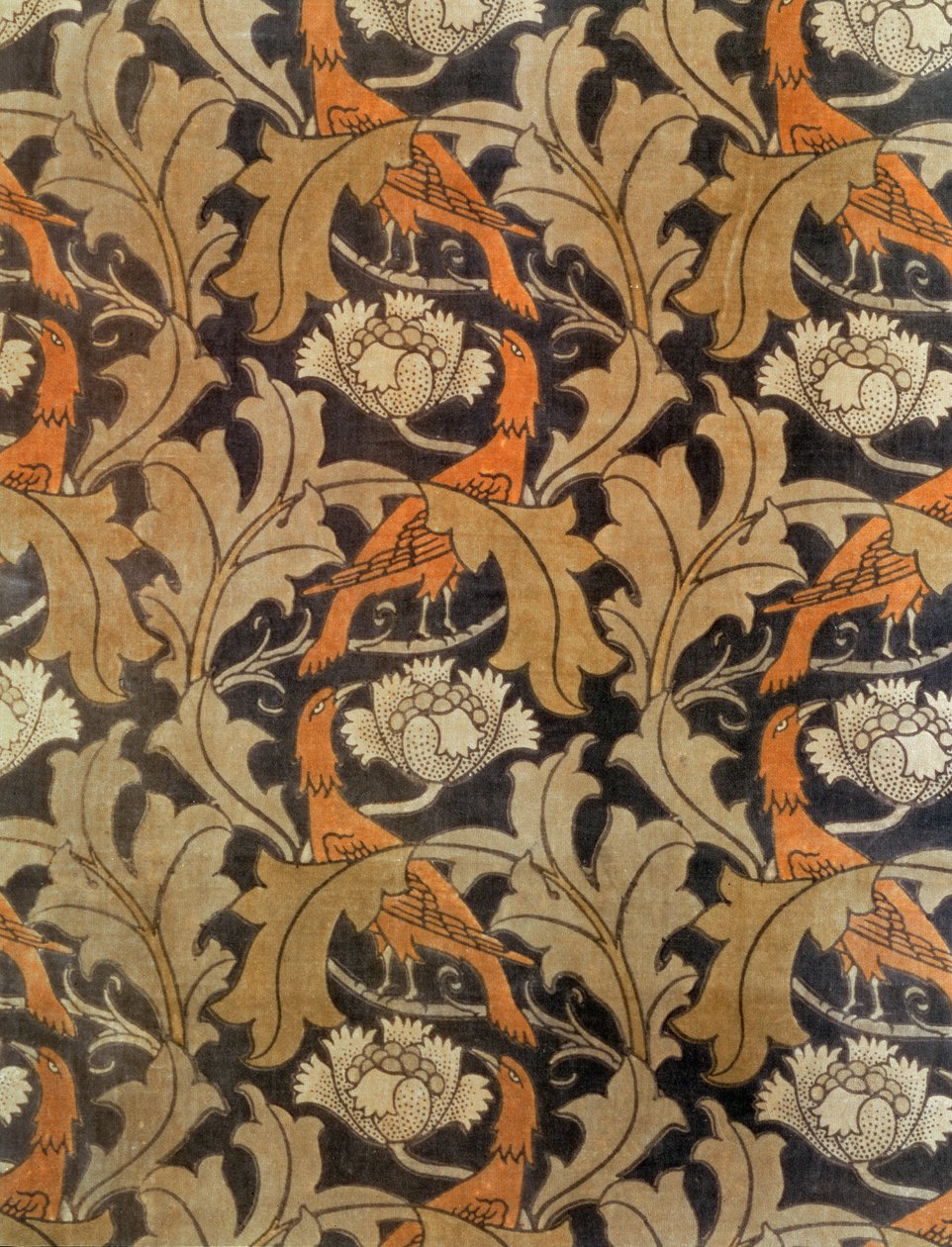 Virágok és levelek madarakkal, gyártó: G.P.&J.Baker for Liberty & Co., 1893 körül (nyomtatott bársony) alkotó: Charles Francis Annesley Voysey
