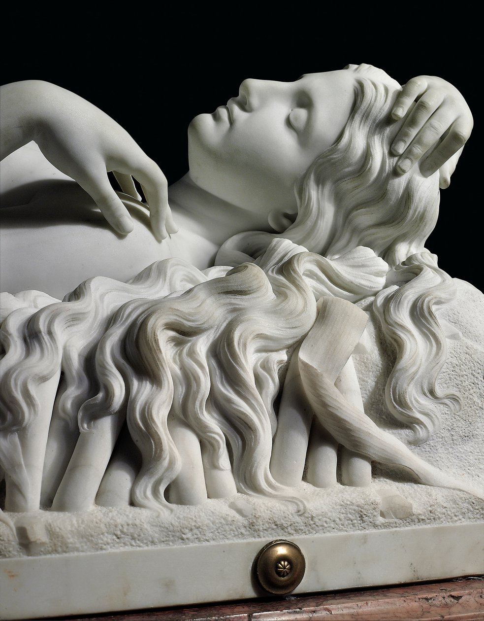Rhodopis életnagyságú figurája a lábazaton, 1862 alkotó: Charles Francis Fuller