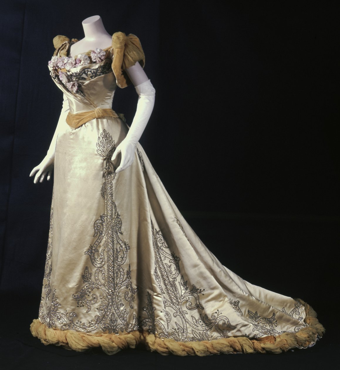 Bertha Palmer estélyi ruhája alkotó: Charles Frederick Worth