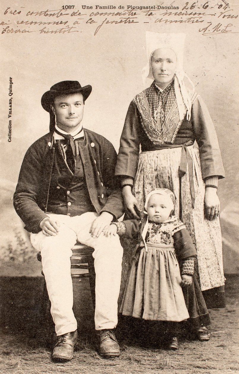 Régi képeslap/Plougastel Daoulas család/Bretagne/Franciaország alkotó: Augustus Kollner