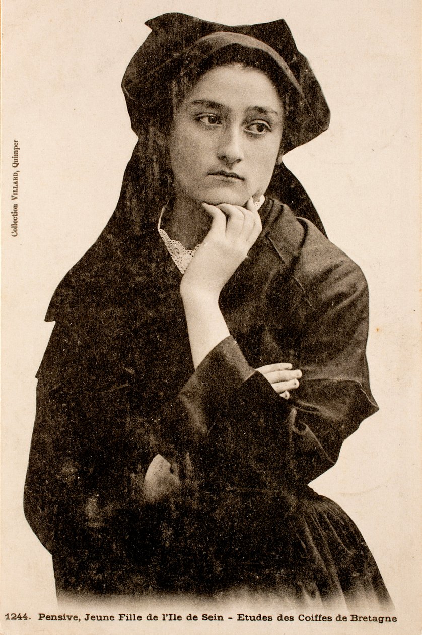Régi képeslap/Fiatal lány Sein szigetéről/Finistere/Bretagne/Franciaország alkotó: Augustus Kollner