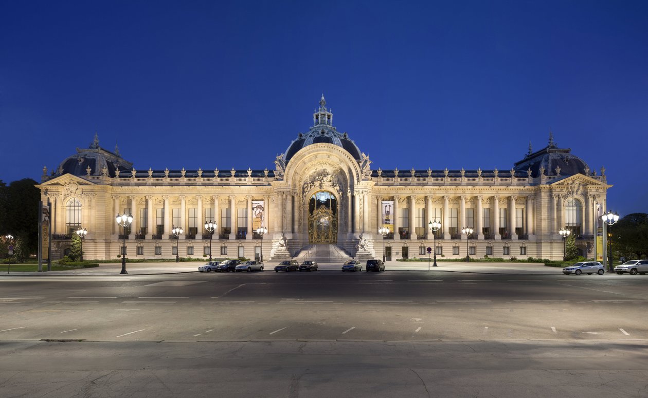 A párizsi Petit Palais homlokzata (fotó) alkotó: Charles Louis Girault