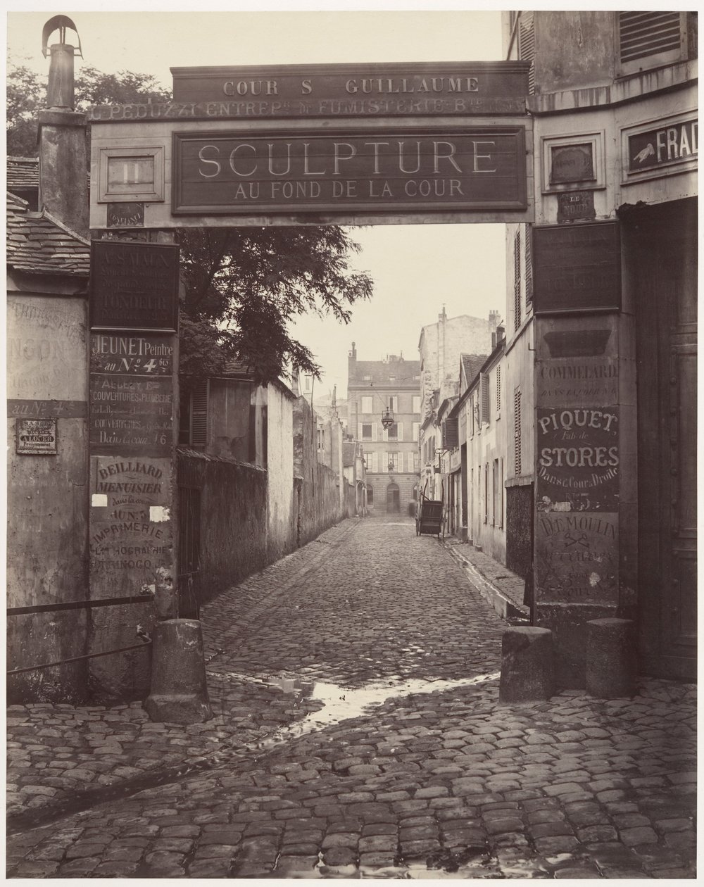 Saint-Guillaume udvar alkotó: Charles Marville