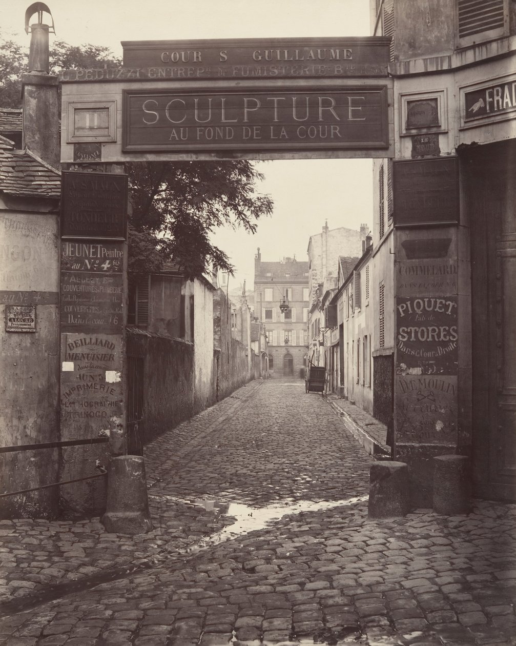 Cour Saint-Guillaume, kb. 1865. alkotó: Charles Marville