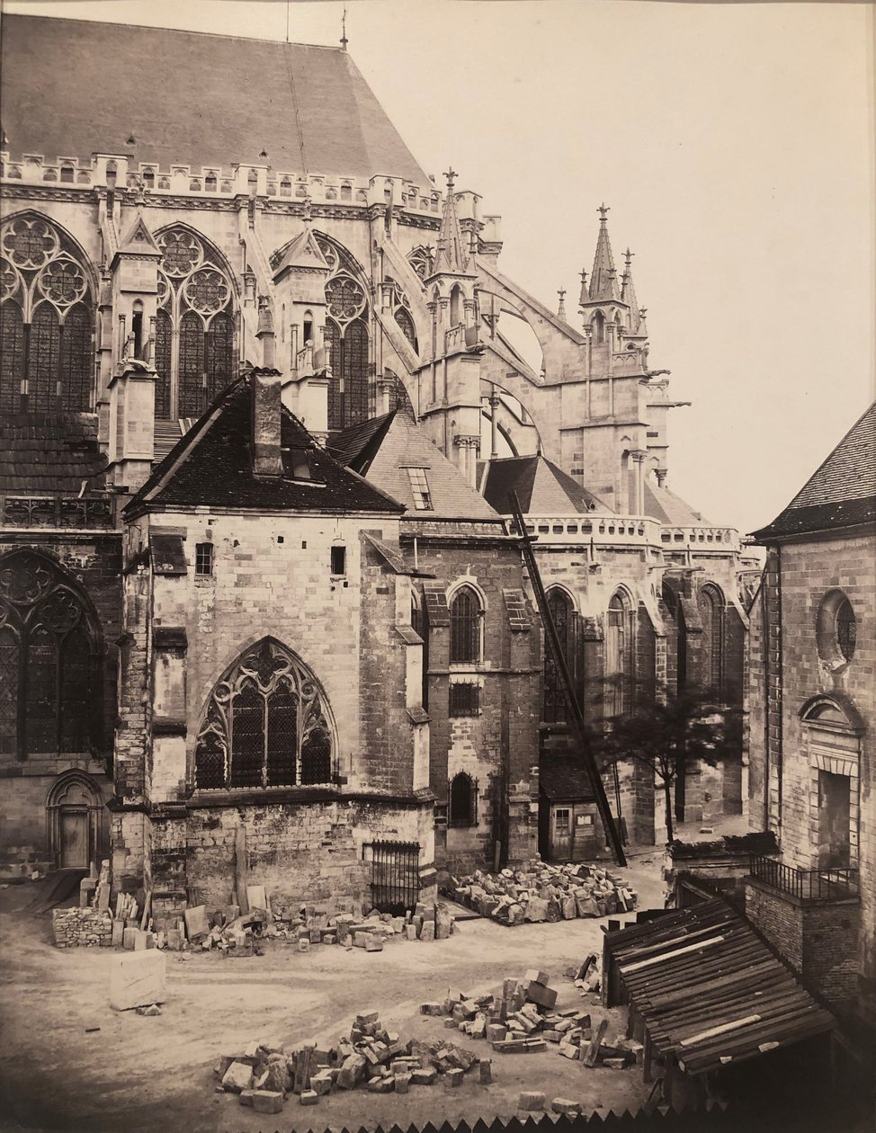 A troyes-i katedrális keleti vége restaurálás alatt, Franciaország alkotó: Charles Marville