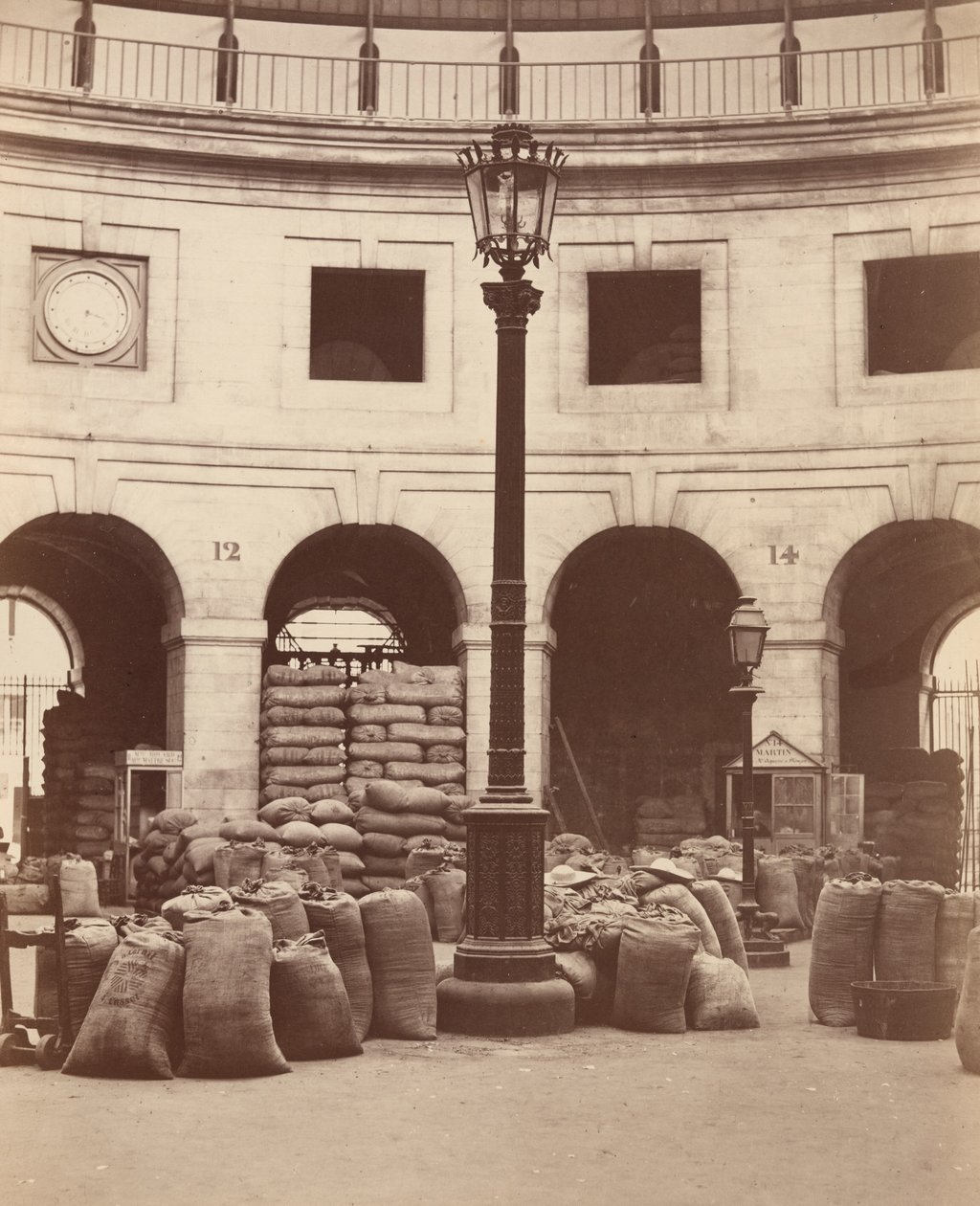 Gabonavásárcsarnok (belső tér) alkotó: Charles Marville