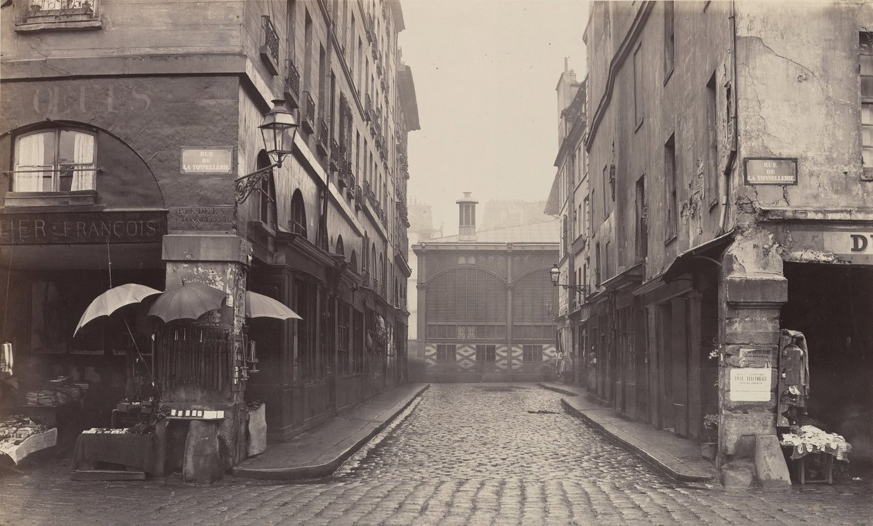 Rue du Contrat-Social, rue de la Tonnellerie, 1864-1865. alkotó: Charles Marville