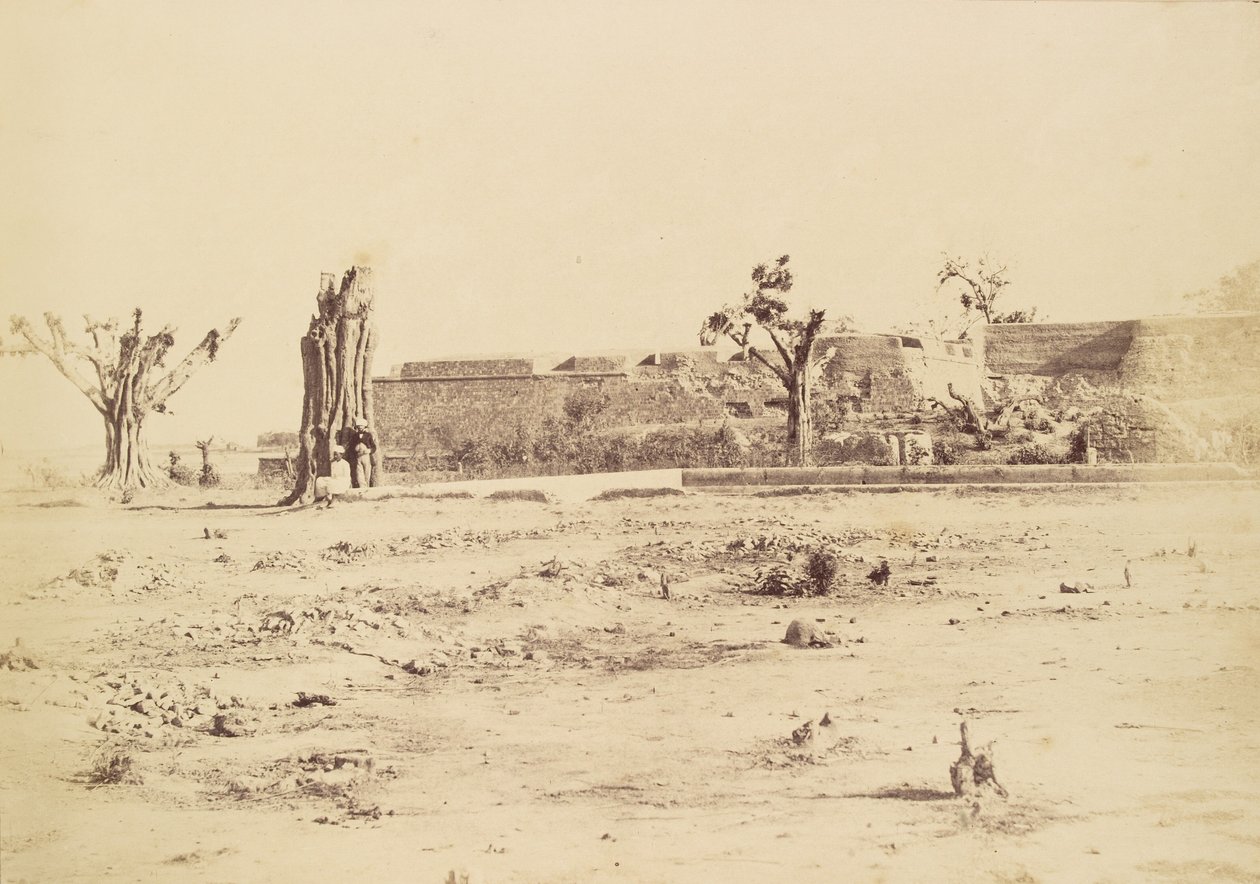 [Kopár táj egy ismeretlen erőddel, Delhi] alkotó: Charles Moravia