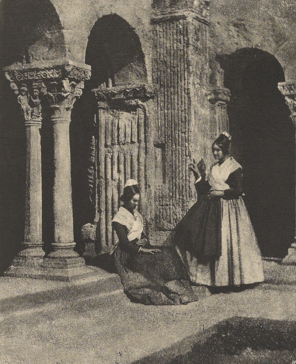 Arles-i nők a Saint-Trophime kolostor kerengőjében alkotó: Charles Nègre
