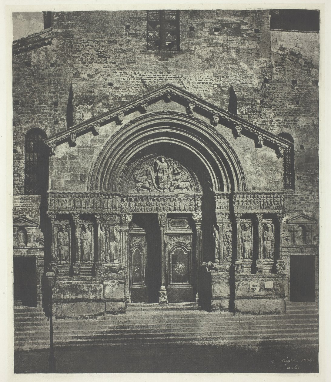 Arles: Saint-Trophime nyugati tornáca, 1854. október 21., nyomtatva 1982. alkotó: Charles Nègre