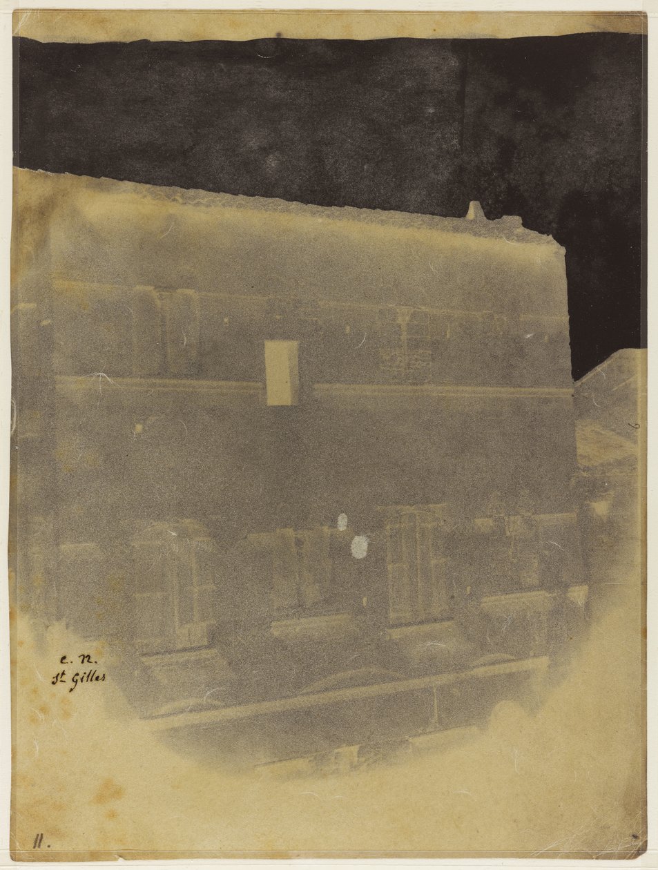 Egy római stílusú ház homlokzatának felső része Saint-Gilles du Gardban. alkotó: Charles Nègre