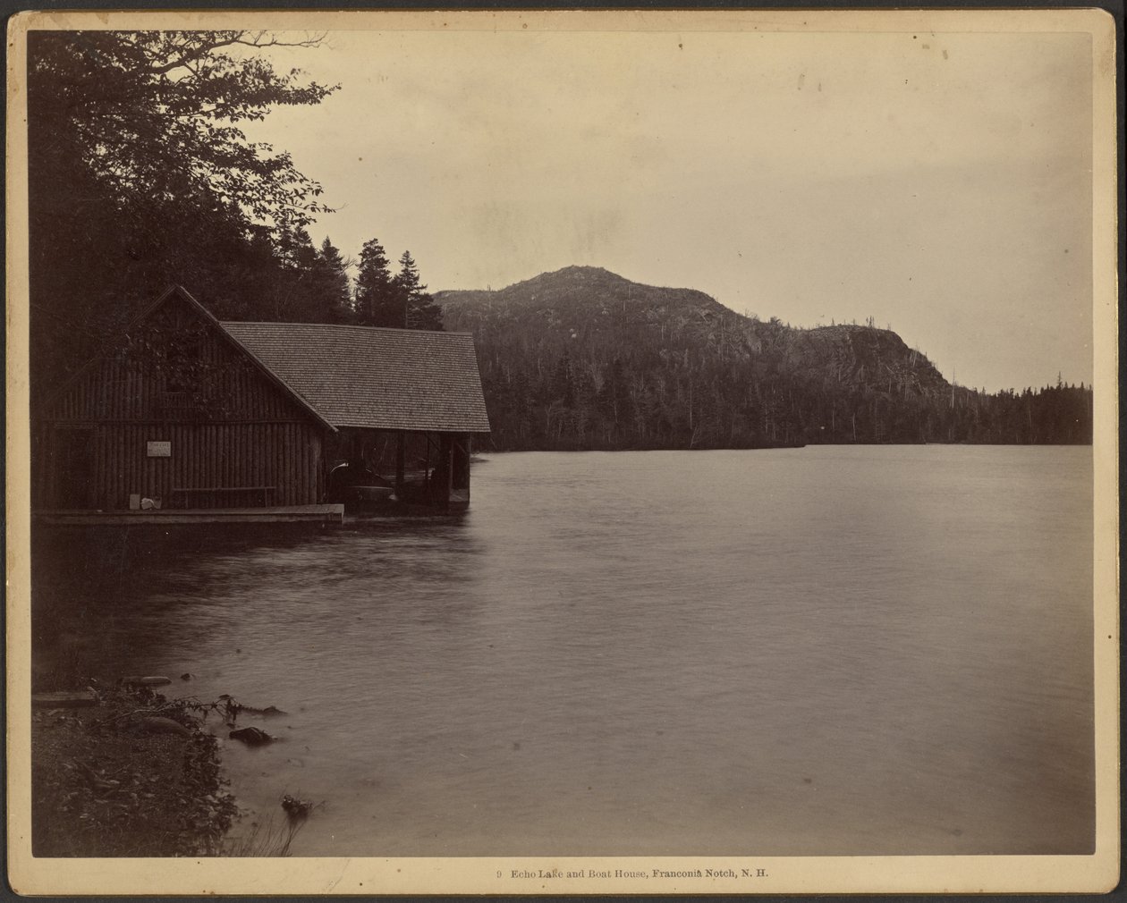 Echo-tó és csónakház, Franconia Notch, New Hampshire alkotó: Charles P. Hibbard