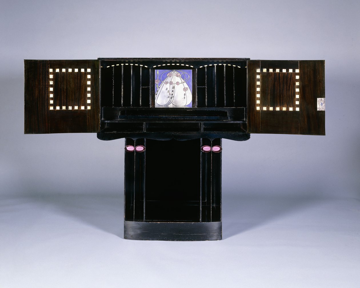 Írószekrény Walter W. Blackie Esq., Hill House, Edinburgh számára alkotó: Charles Rennie Mackintosh