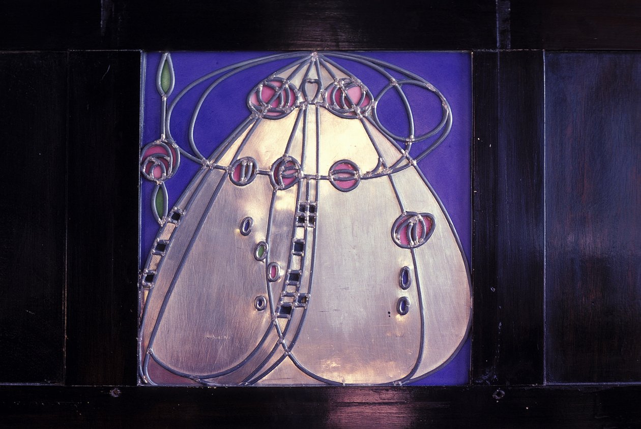 120. számú Mains Street, Glasgow, fekete szekrény, 1904-es (fa, fém, zománc) bútor. alkotó: Charles Rennie Mackintosh