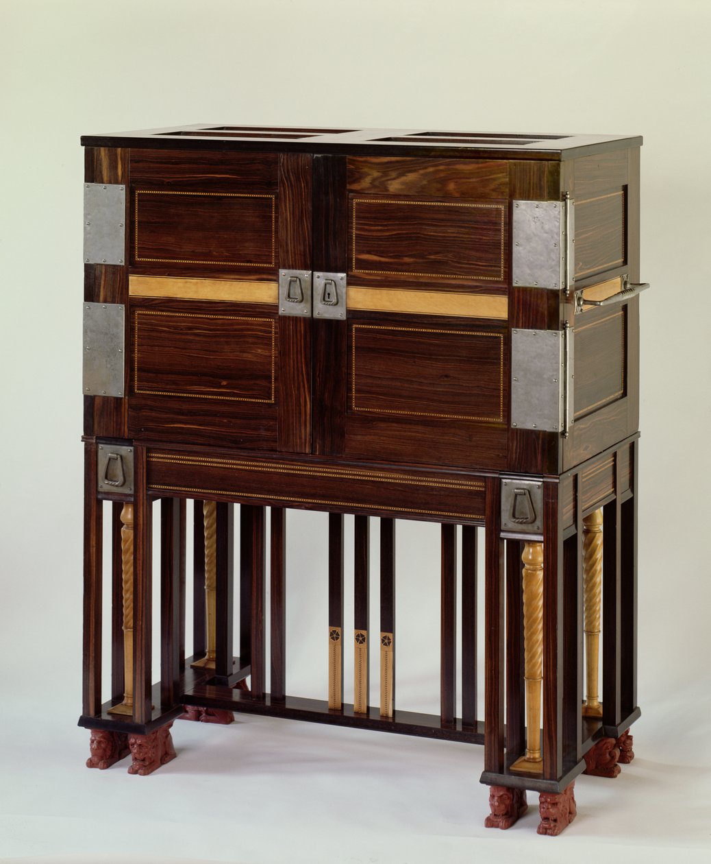 Írószekrény, VI színtábla a C.R.Ashbee-től, Alan Crawford, Yale, 1985, alkotó: Charles Robert Ashbee