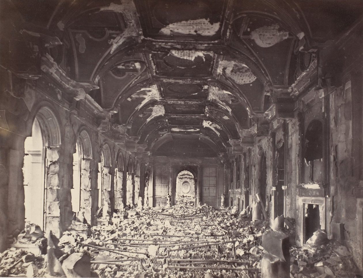Az államtanács nagyterme, 1871. máj. alkotó: Charles Soulier