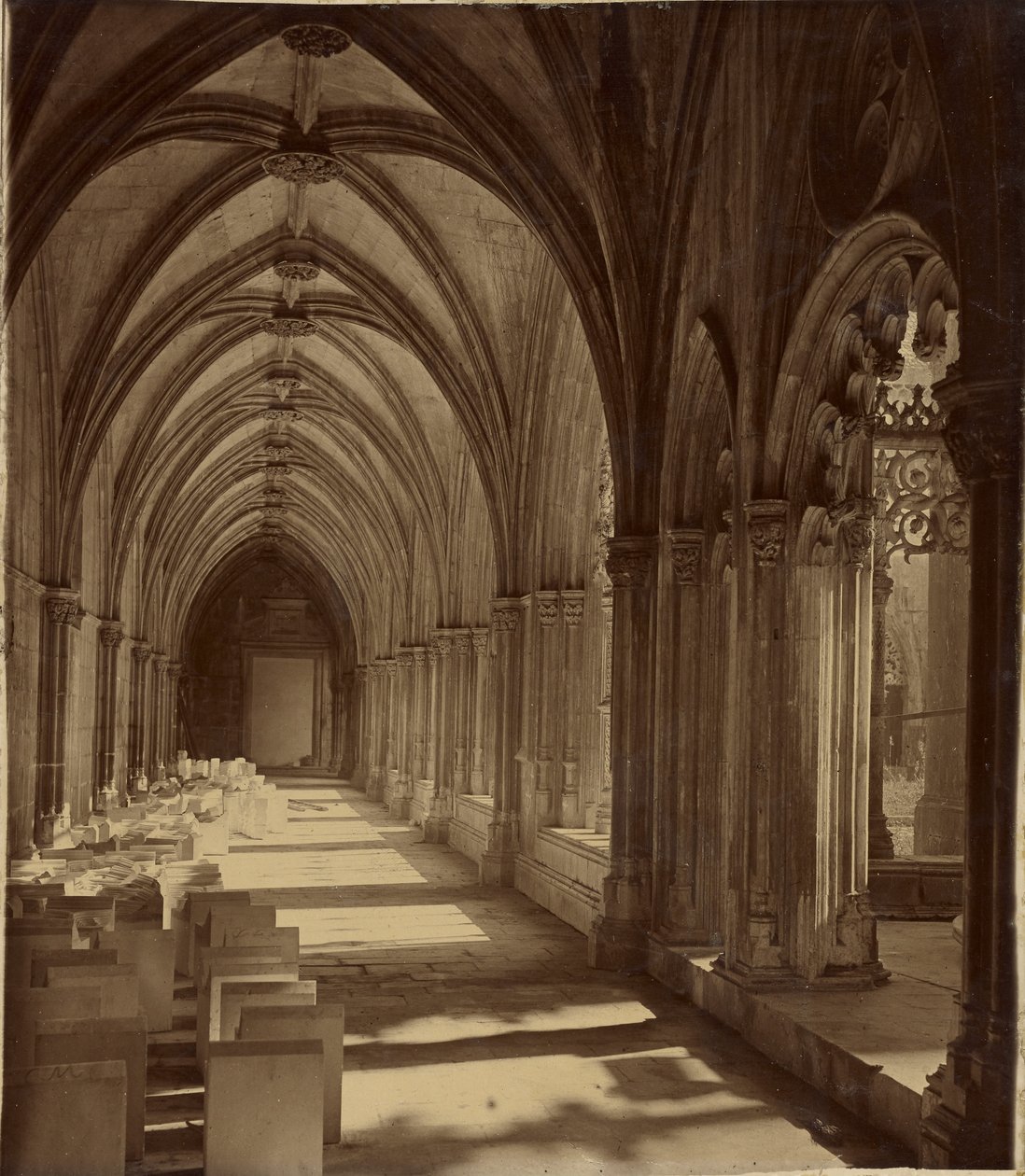 Boltozatos folyosó, Batalha alkotó: Charles Thurston Thompson