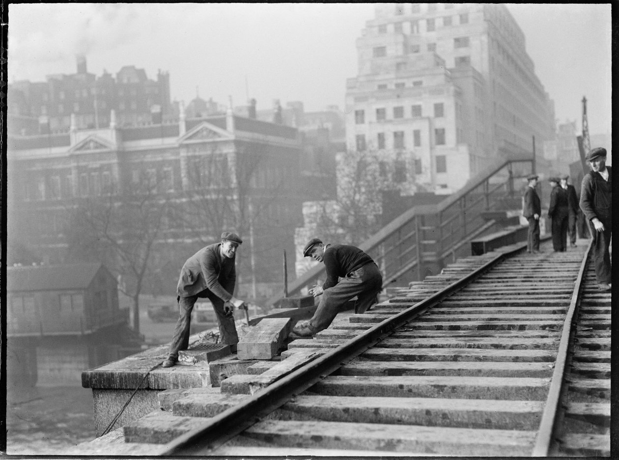 A Waterloo híd lebontása, Westminster városa, Nagy-Londoni Hatóság, 1936. alkotó: Charles William Prickett