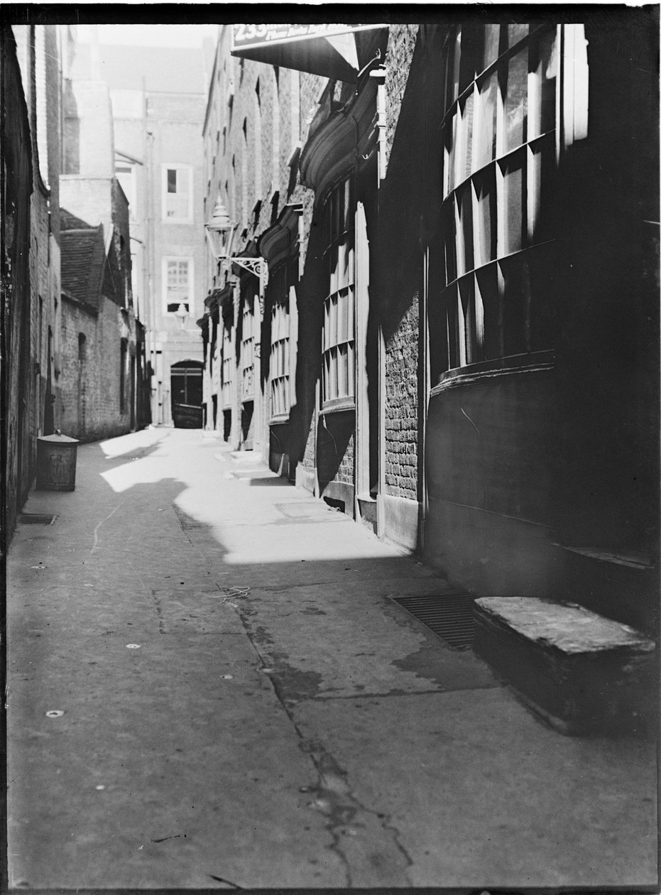 Goodwin udvara, Covent Garden, Westminster városa, Nagy-Londoni Hatóság, 1930-as évek. alkotó: Charles William Prickett