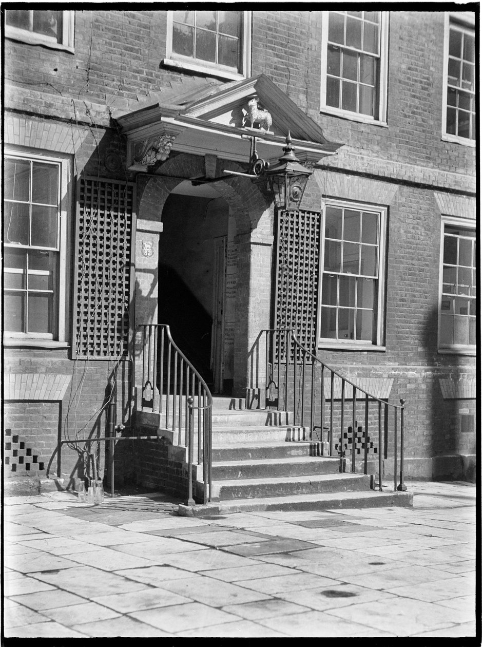 Lamb Building, Church Court, Temple, City of London, Greater London Authority, 1930-as évek. alkotó: Charles William Prickett