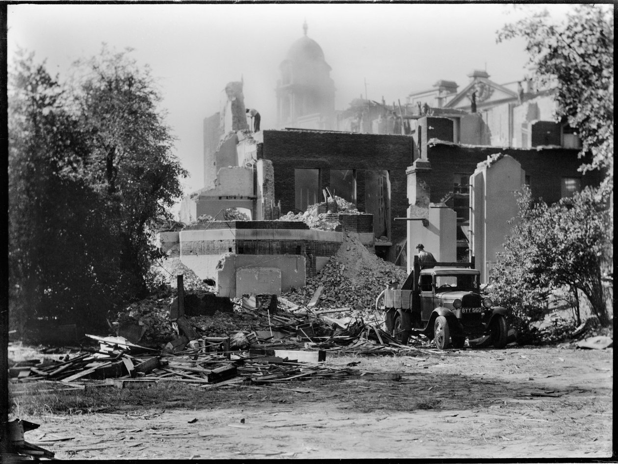 Whitehall Gardens, Whitehall, City of Westminster, Greater London Authority, 1930-as évek vége. alkotó: Charles William Prickett