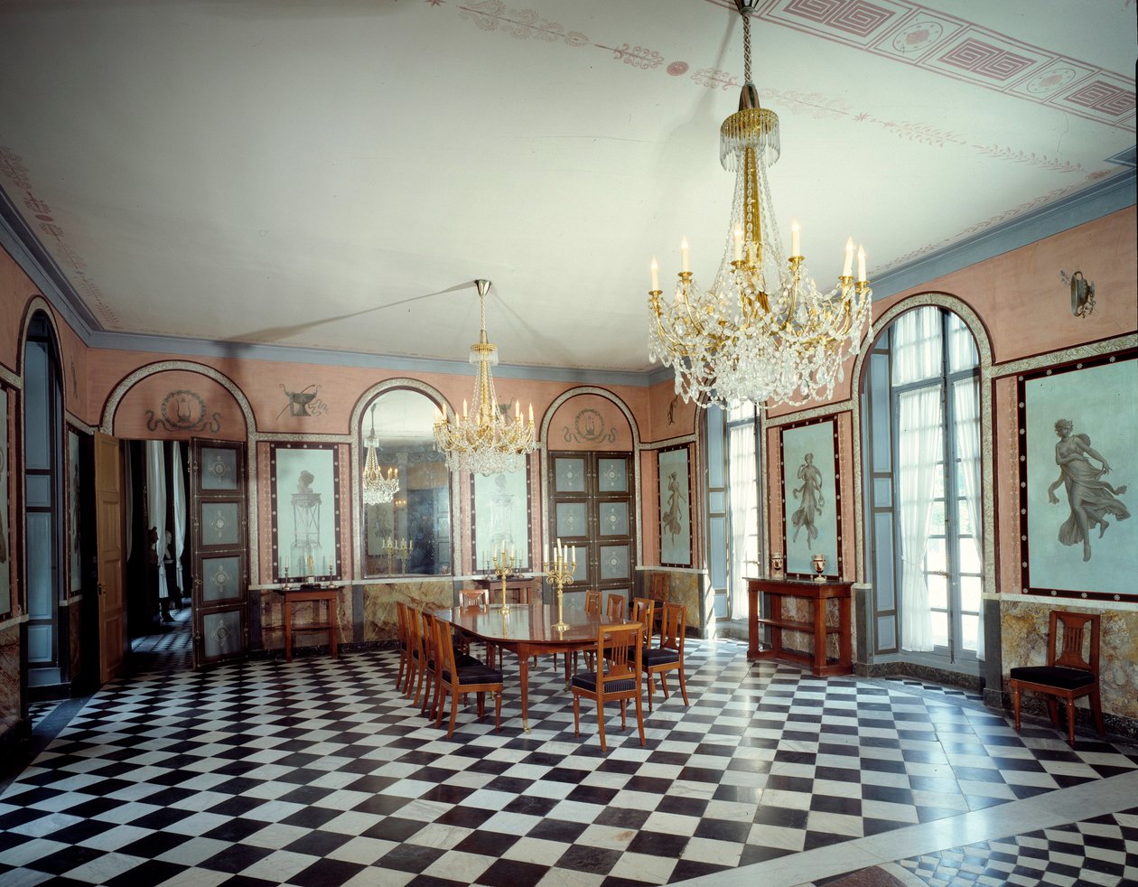 Kilátás a malmaisoni kastély étkezőjére, I. Napóleon császár (1769-1821) rezidenciájára, Charles Percier (1764-1838) és Pierre Francois Leonard Fontaine (1762-1853) decoree 1800 Rueil Malmaison, musee du chateau alkotó: Charles and Fontaine Pierre Percier