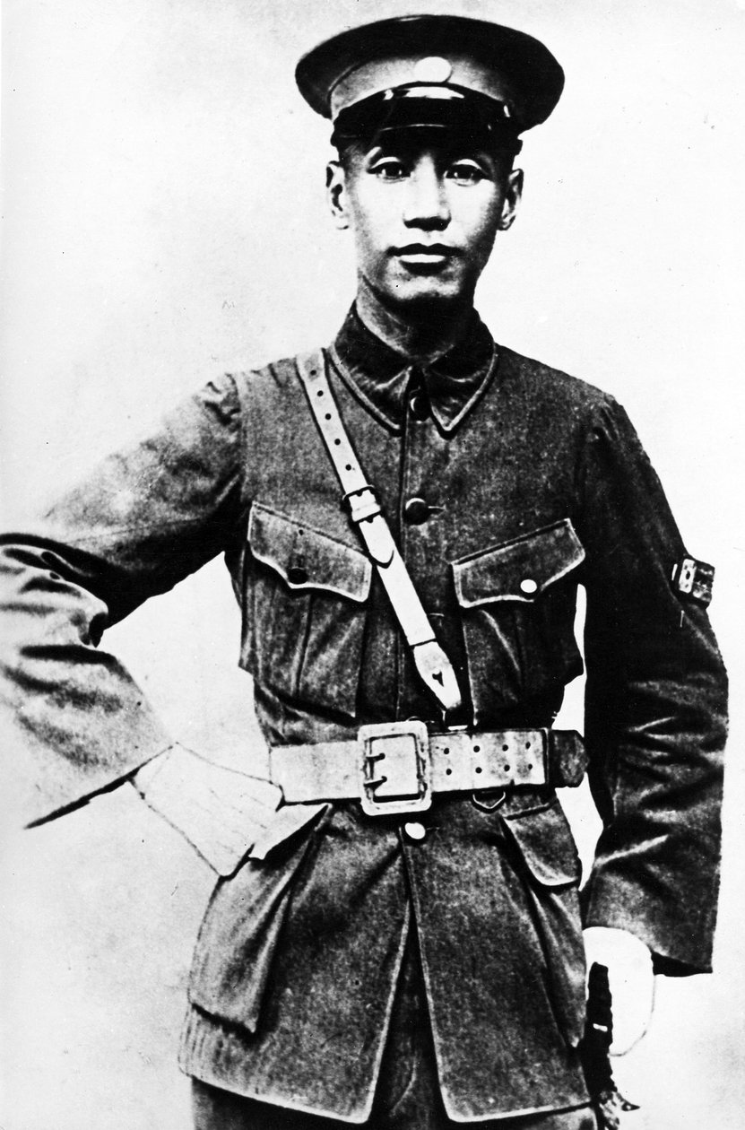Egy fiatal Csang Kaj Shek portréja, az 1920-as évek körül alkotó: Chinese Photographer