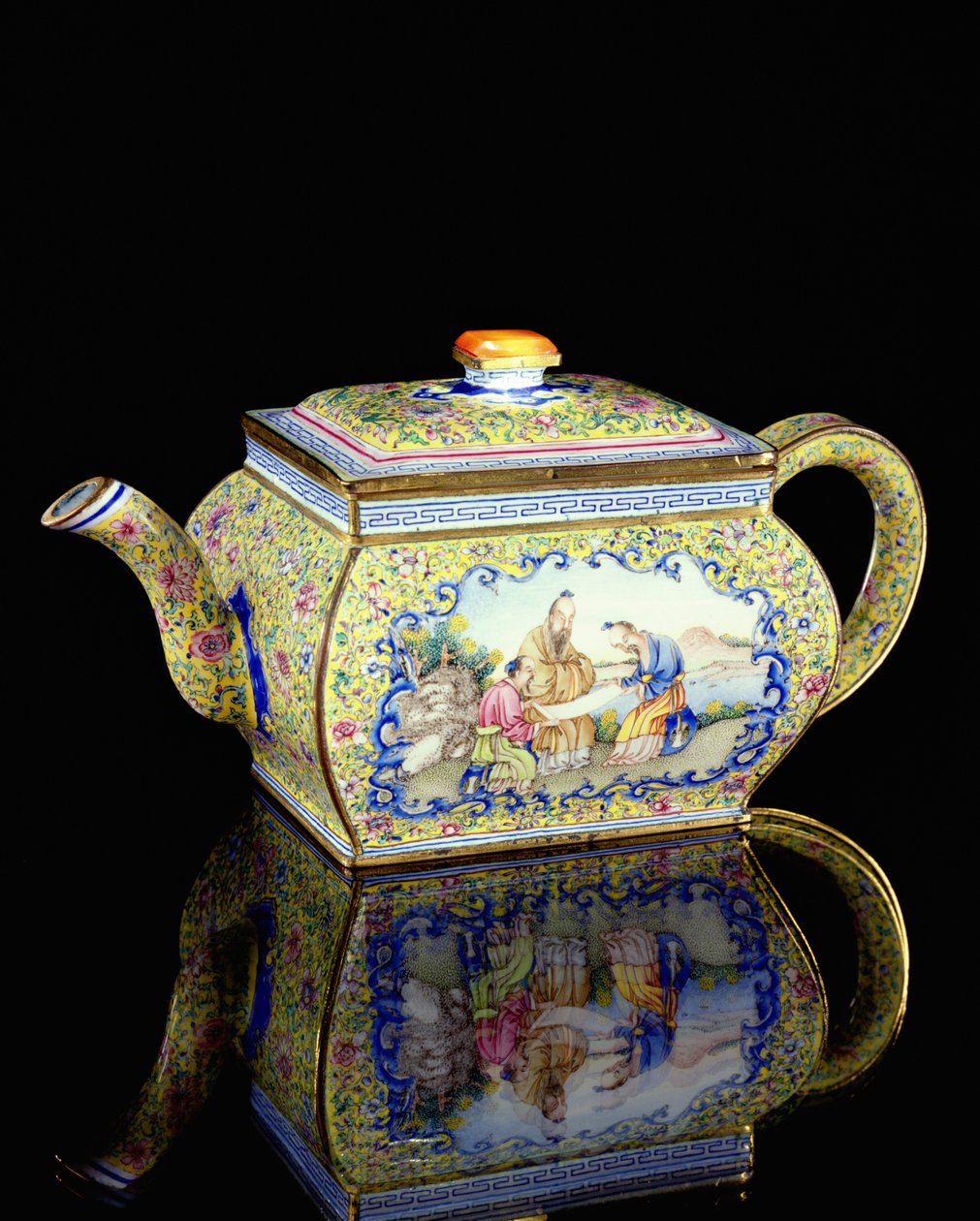 Zománccal díszített teáskanna, Qianlong időszak, 1736-95 (kerámia) alkotó: Chinese School