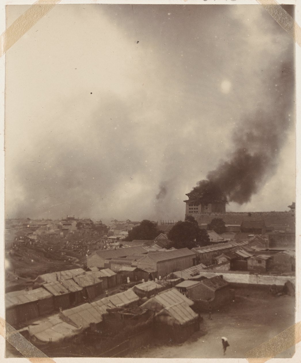 Nagy tűzvész Peking főkapujában, 1900 alkotó: Chinese Photographer