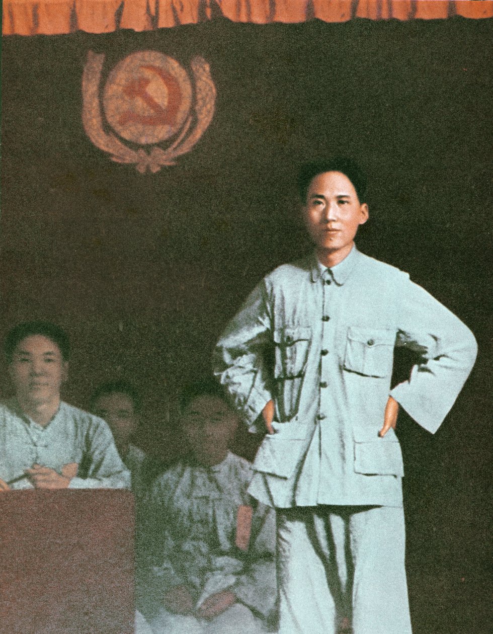 Mao Ce-tung beszédet mond egy nemzetközi kommunista konferencián Kiangsi tartományban alkotó: Chinese Photographer
