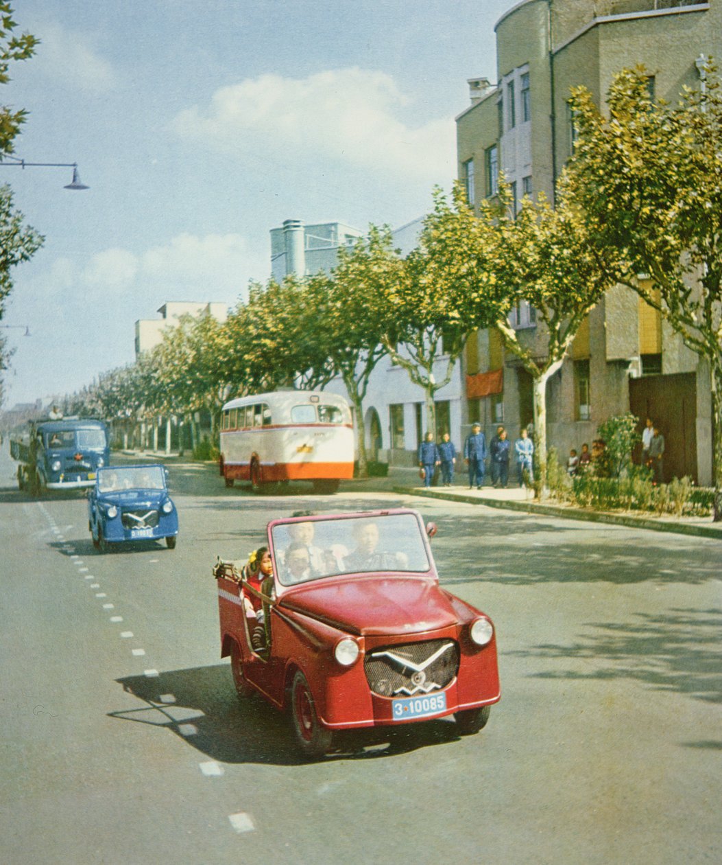 Miniatűr taxik a pedikaszok helyére Sanghajban, Kínában alkotó: Chinese Photographer